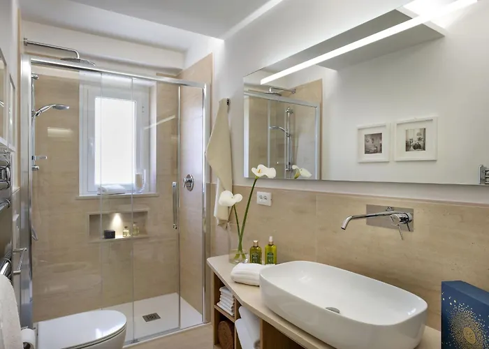 Boheme With & Breakfast Included