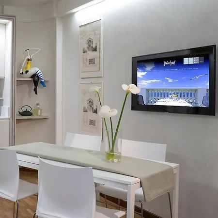 Апартаменты Boheme With & Breakfast Included